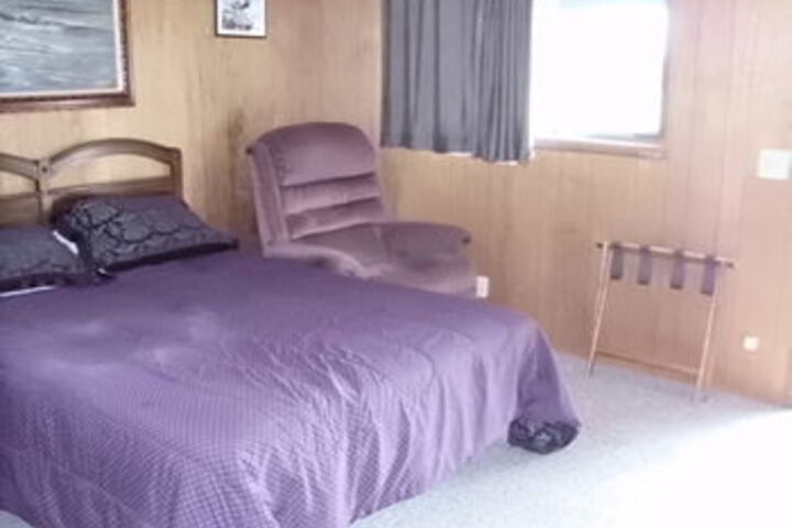 Room 3 of 12