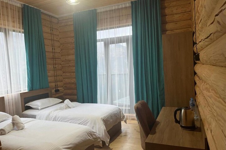 Room 6 of 18