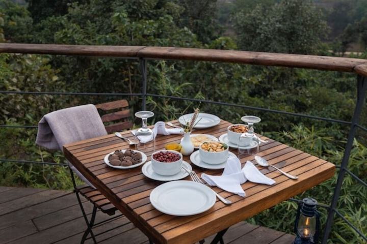 Dining 24 of 28