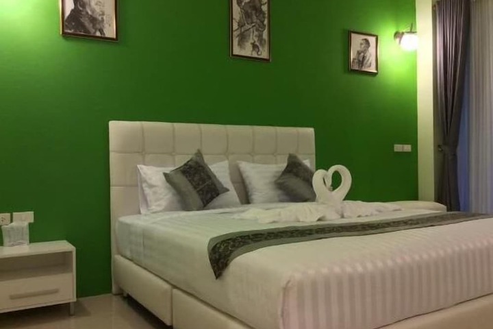 Room 33 of 72