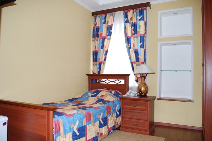Room 9 of 50