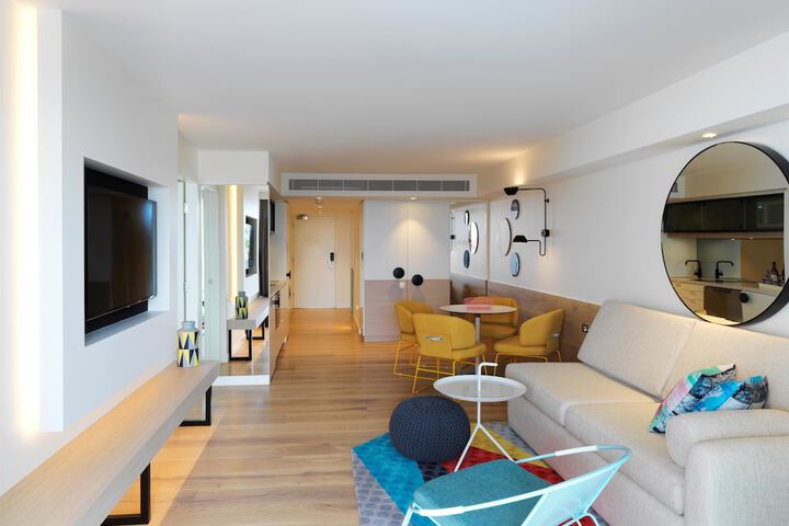 Room 5 of 33
