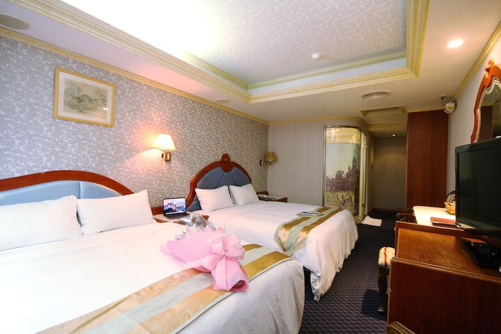 Room 15 of 32