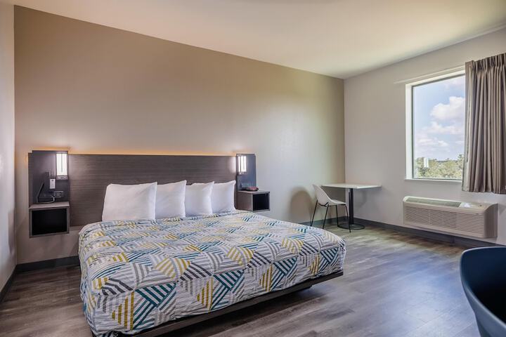 Room 16 of 28