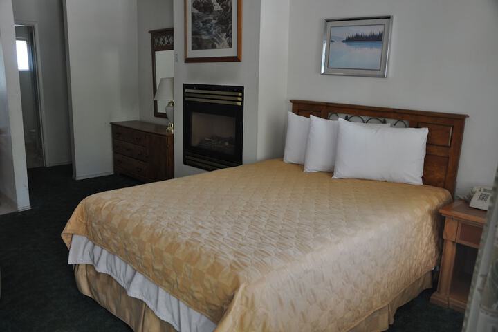 Deluxe 2 Queen Beds (16 of 21)