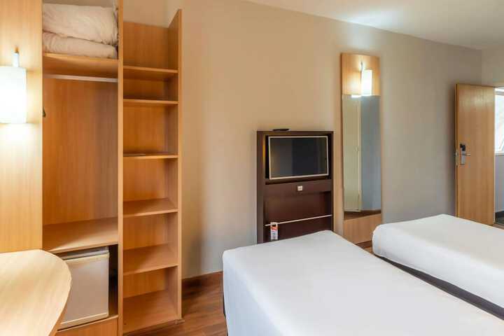Room 12 of 70