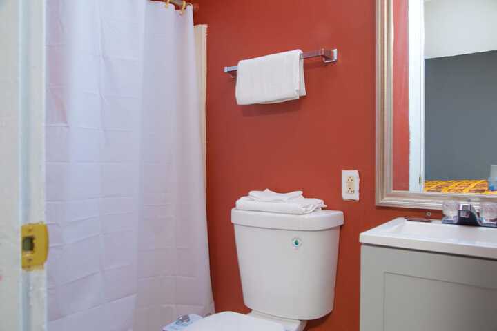 1 King Bed Suite (3 of 6)