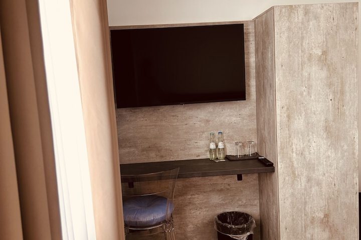 Room 15 of 37