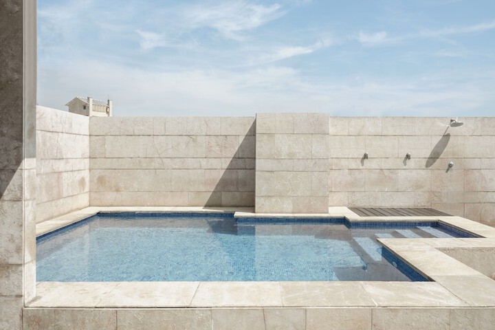 Pool 38 of 75