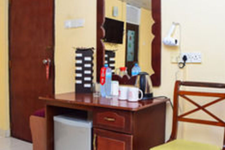 Room 10 of 16