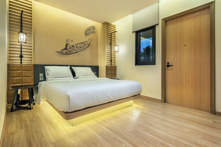 Room 33 of 90