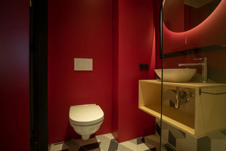 Room 18 of 43