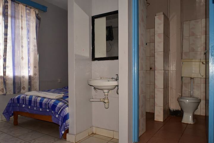 Room 11 of 32