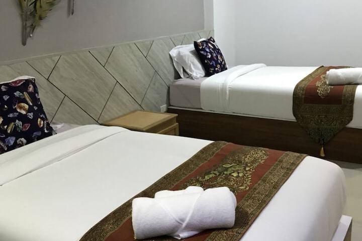 Room 12 of 27