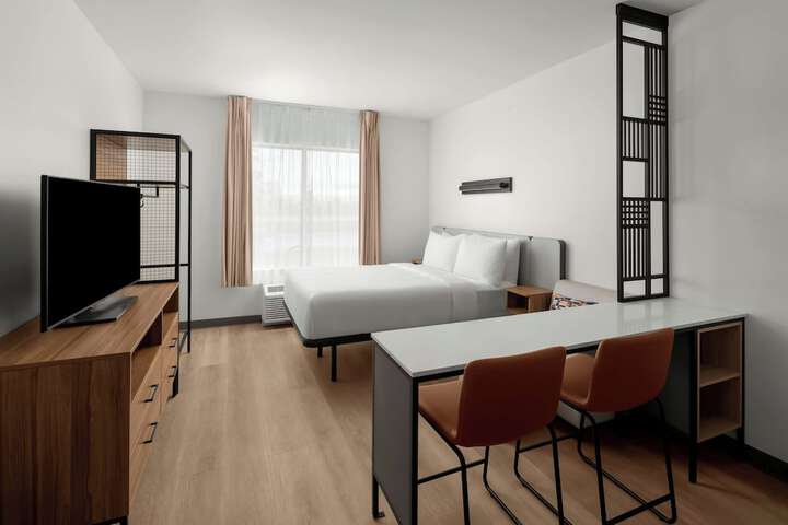 Room 13 of 19