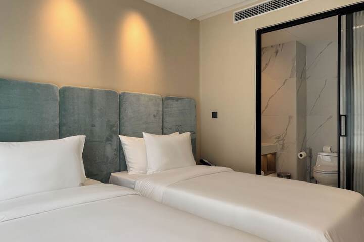 Room 15 of 78