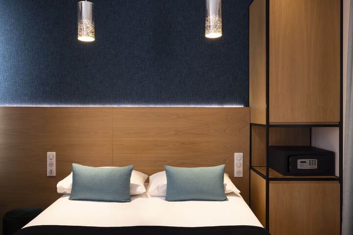 Room 32 of 79