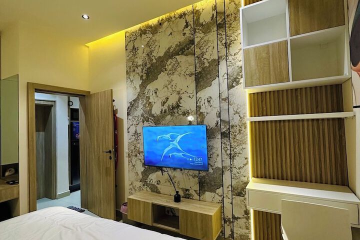 Room 10 of 35