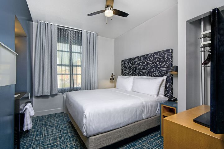 Superior King Bed (6 of 12)
