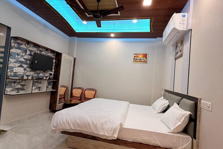 Room 7 of 33