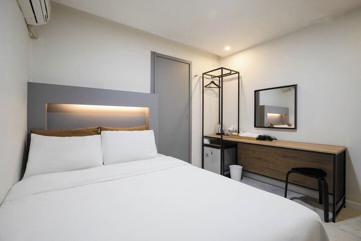Room 25 of 82