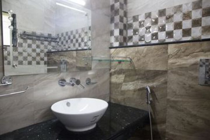 Room 3 of 26