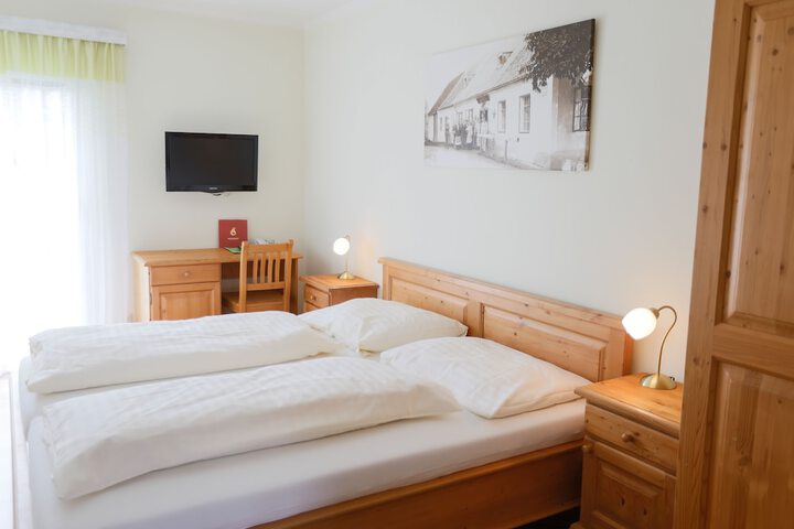 Room 5 of 38
