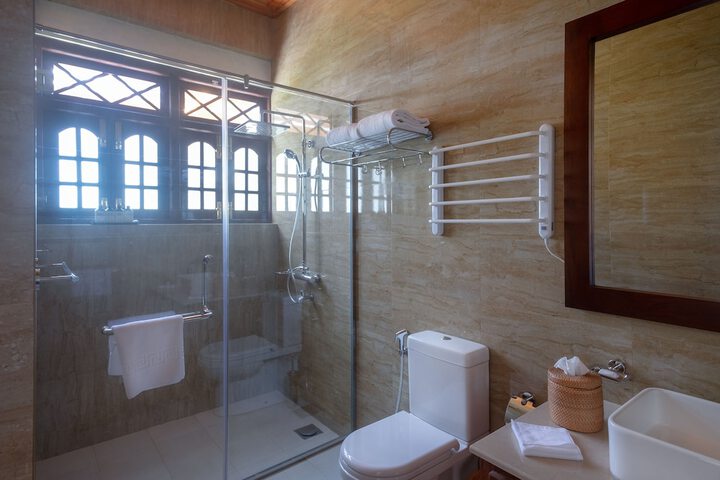 Room 32 of 61
