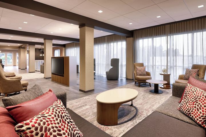 Lobby lounge