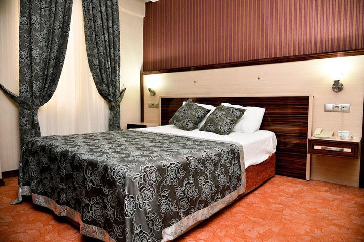 Room 4 of 40