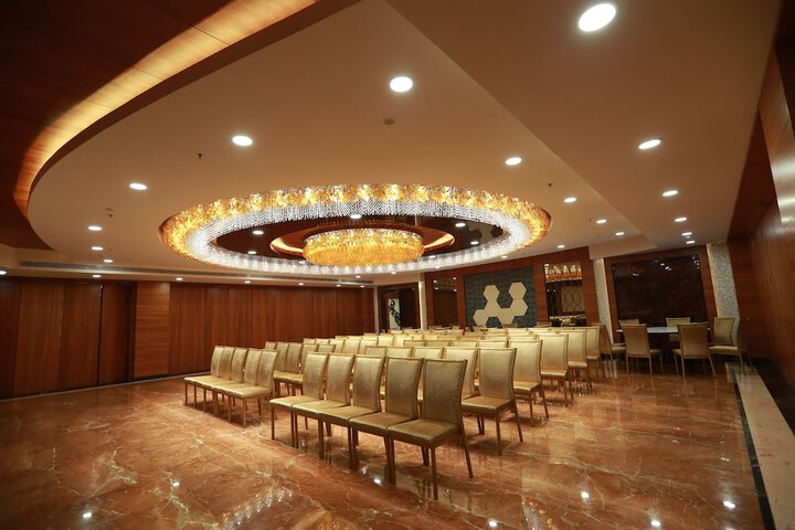 Ballroom/Hall 39 of 48