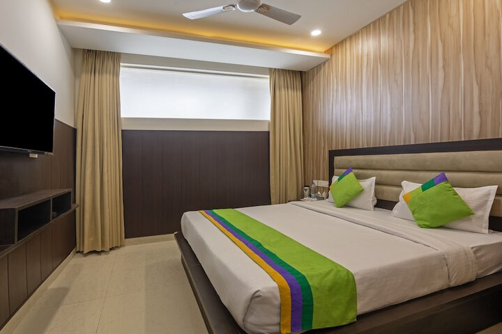 Room 18 of 32