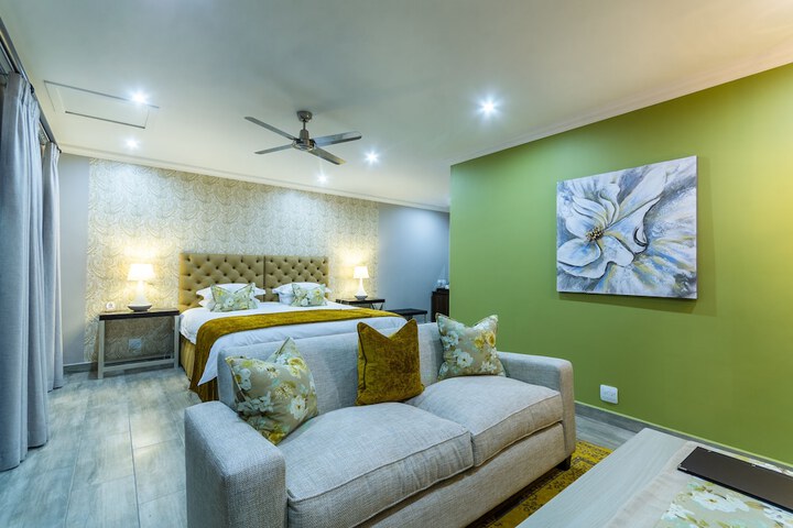 Room 3 of 76