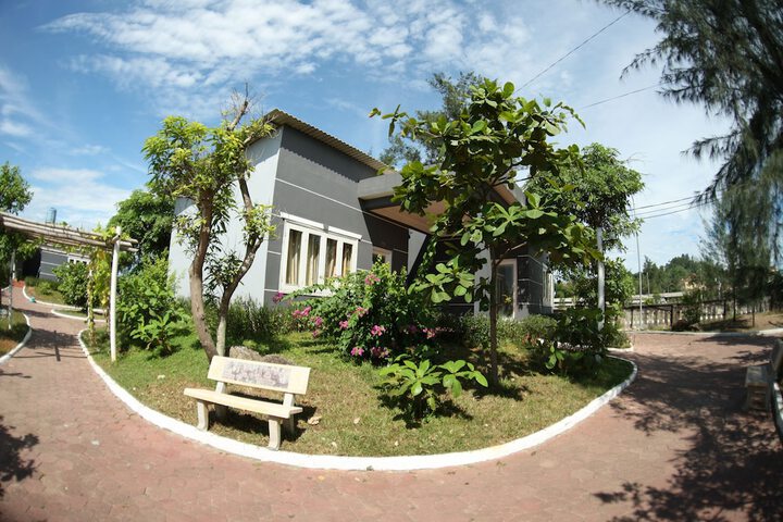 Hotel Exterior 20 of 21