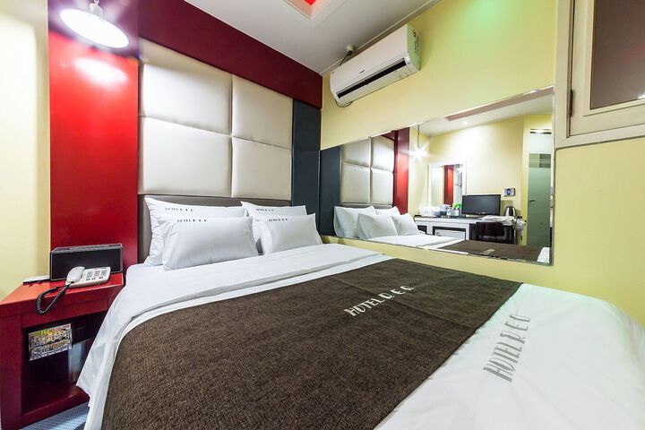 Room 43 of 75