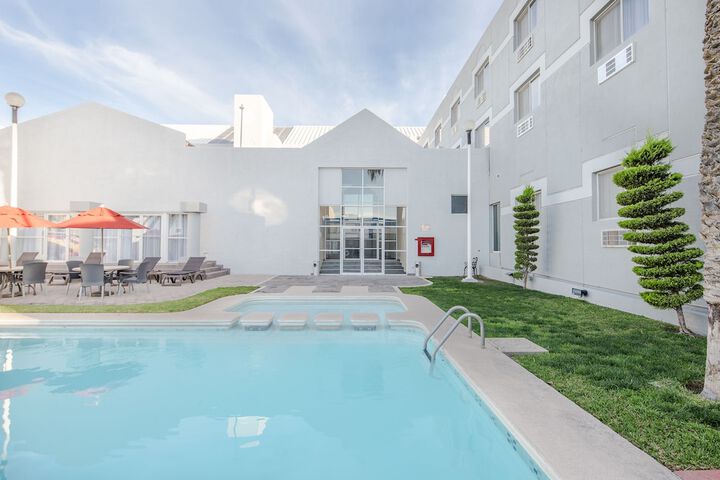 Pools & Facilities