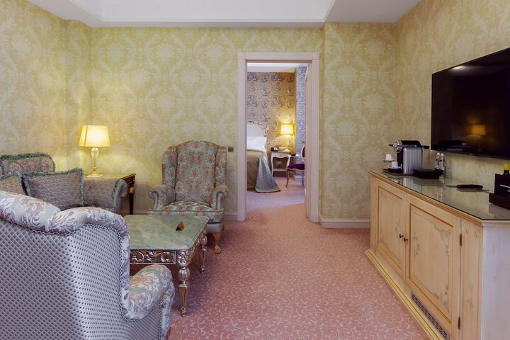 Room 43 of 339
