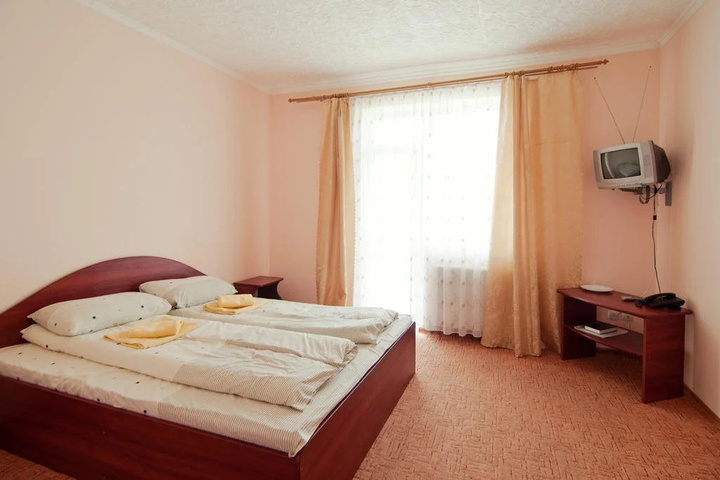 Room 5 of 12