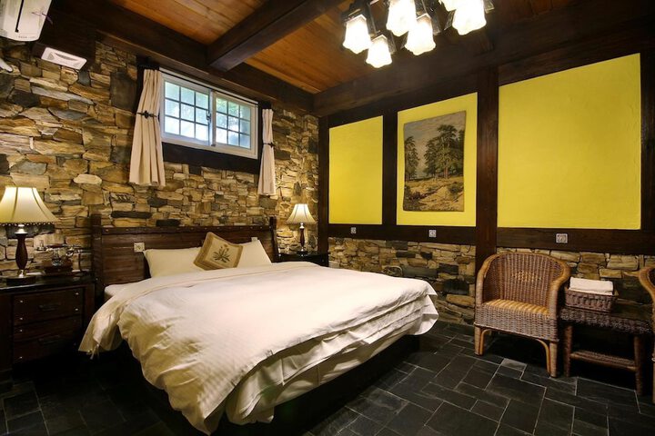 Room 2 of 73