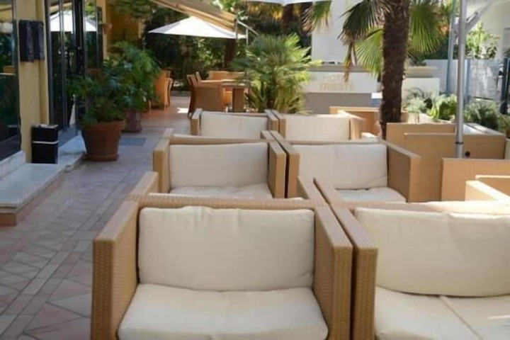 Terrace/Patio 5 of 7