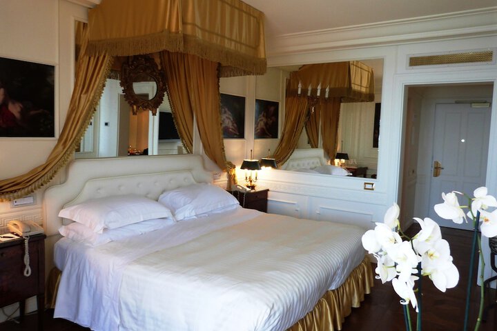 Room 4 of 135