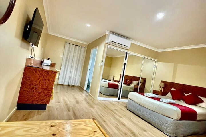 Room 7 of 28
