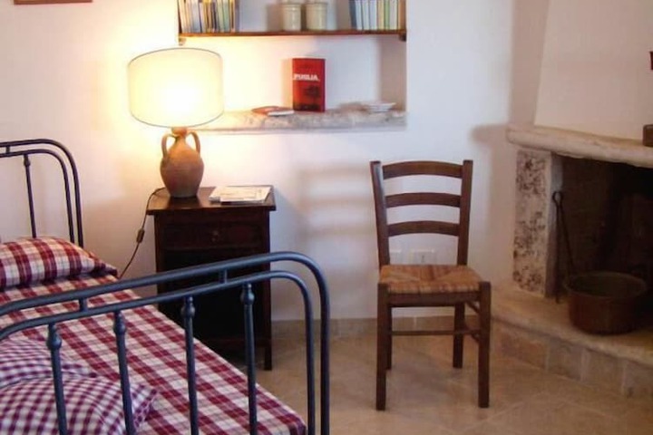 Room 9 of 34