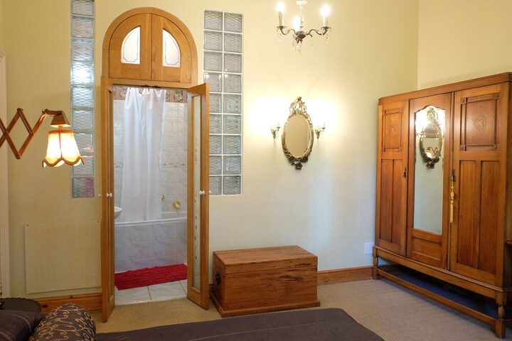 Room 14 of 60