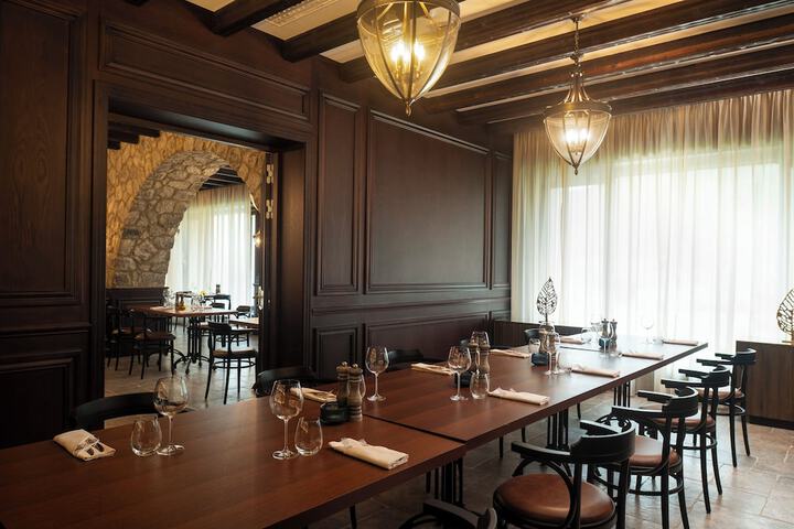 Dining 73 of 107