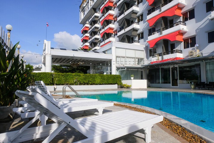 Hotel with Pool
