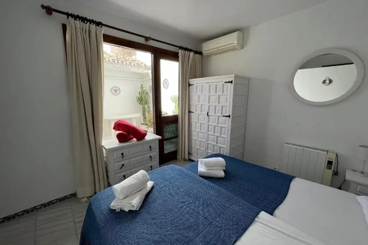 Room 2 of 7
