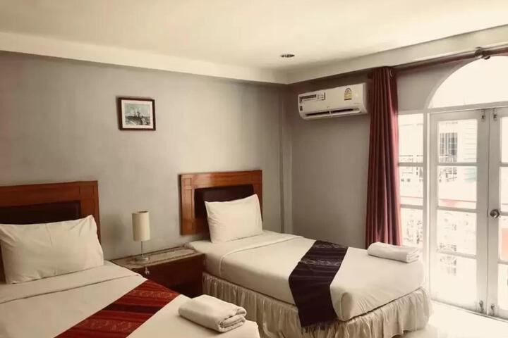 Room 12 of 24
