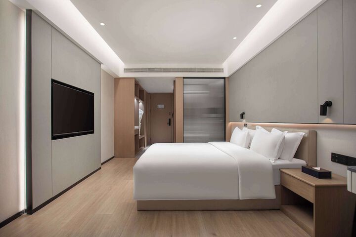 Room 7 of 18