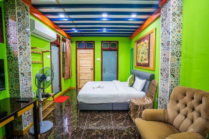 Room 102 of 195